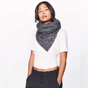 Lululemon Vinyasa Scarf (Rulu) Running Luon Suited Jacquard Black White